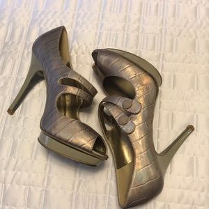 Carlos Santana Iridescent Platform heels